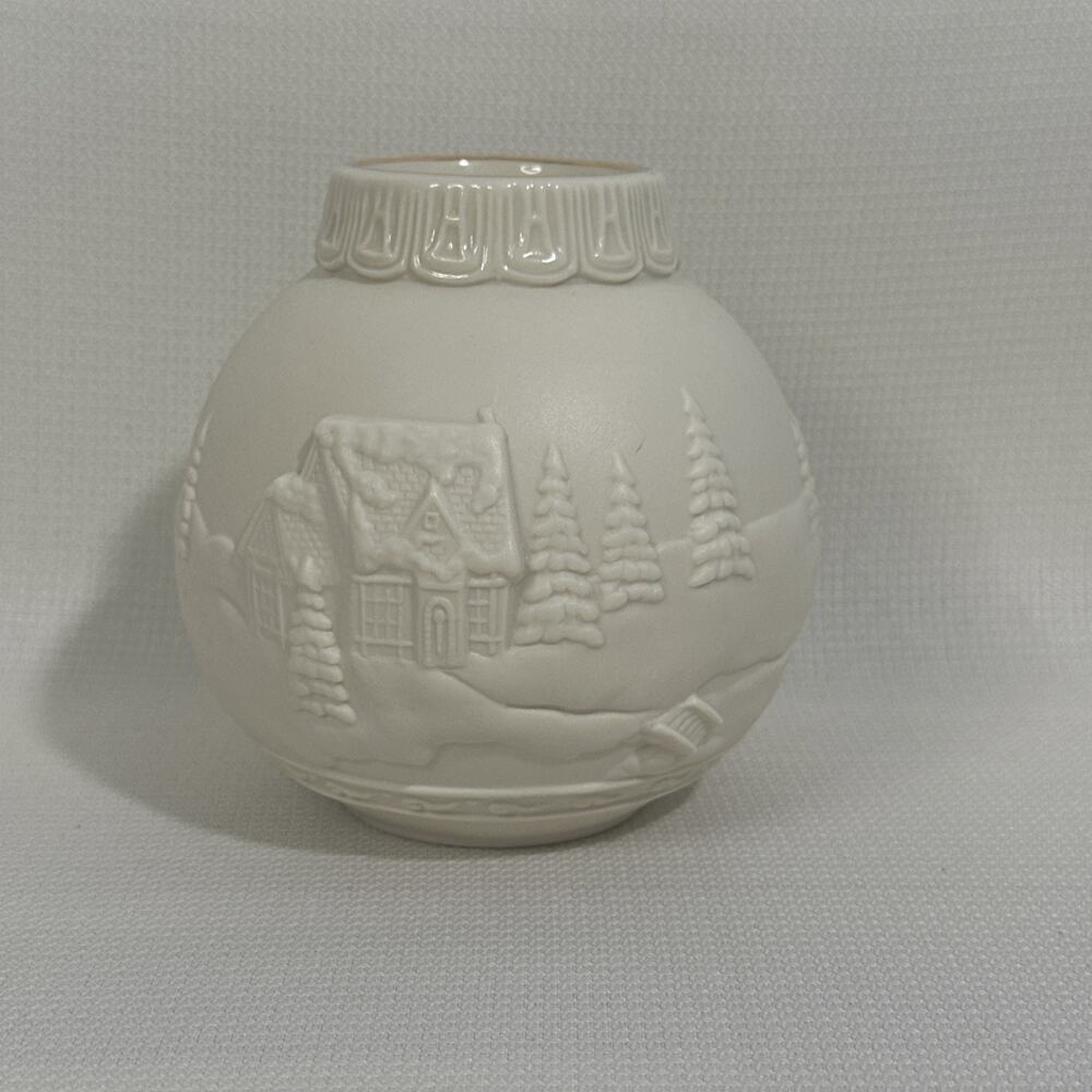 Lenox Winter Wonderland Votive Candle Ornamental Glow Design Cream Gold Trim
